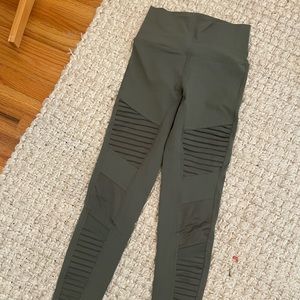 Alo Yoga Moto Leggings Army green high waist